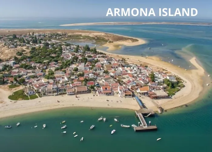 Central Olhao, 2Min Island Ferry, Pool, Private Parking